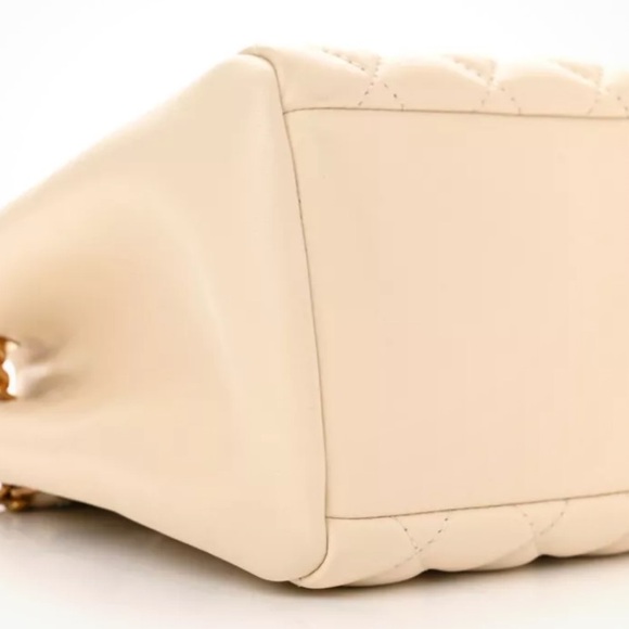 Versace Iconic La Medusa Nappa Quilted Cream lambskin Tote Bag NWT Authenticated - Picture 10 of 13